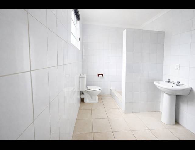 2 bed property to rent in LYTTELTON MANOR